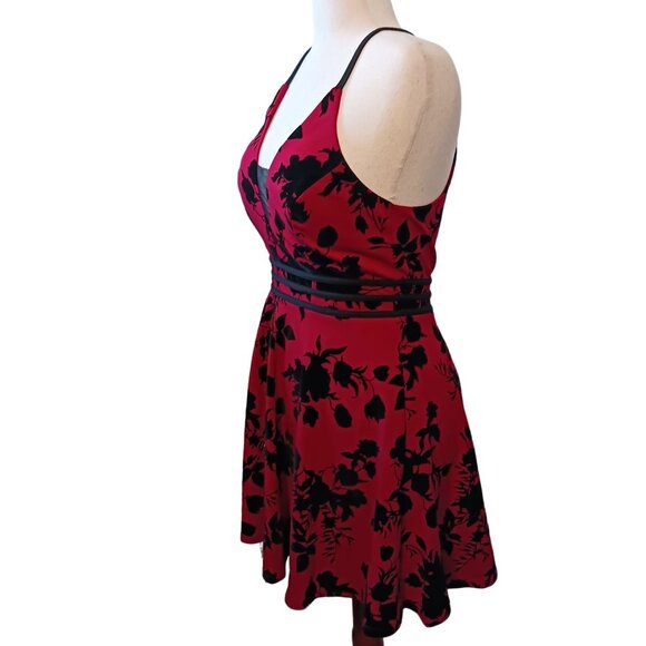 NEW Speechless Juniors Illusion Neckline Mini Fit & Flare Mini Dress Red Size 13 - Picture 4 of 13